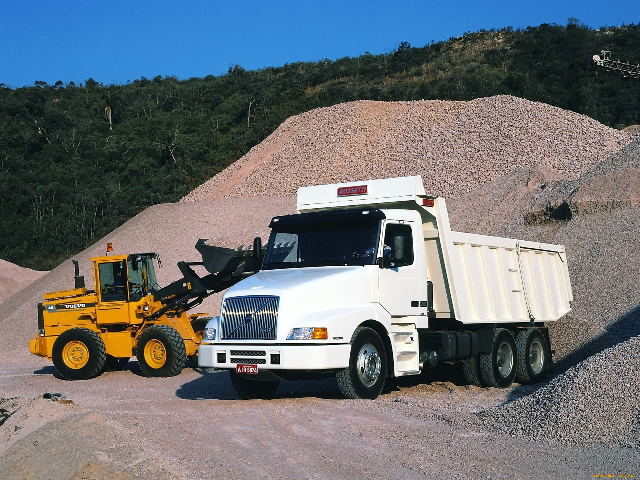 Big tipper. Volvo NH 6x4. Volvo NH Tipper. Truck Volvo 1996. Капотный тягач Вольво nh12.
